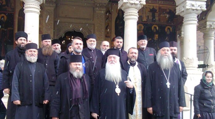 Preasfinţitul Părinte Nicodim a oficiat Sfânta Liturghie la Praznicul «Intrarea în Biserică a Maicii Domnului», de la Mănăstirea Lainici, Gorj -,,La Mănăstirea Lainici, la punerea pietrei de temelie a bisericii în formă de corabie, acum două sute de ani s-a stabilit hramul «Intrarea în Biserică a Maicii Domnului»!