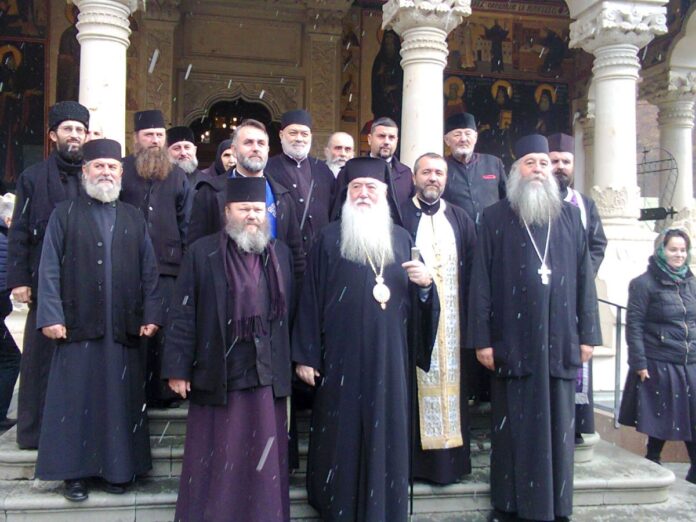 Preasfinţitul Părinte Nicodim a oficiat Sfânta Liturghie la Praznicul «Intrarea în Biserică a Maicii Domnului», de la Mănăstirea Lainici, Gorj -,,La Mănăstirea Lainici, la punerea pietrei de temelie a bisericii în formă de corabie, acum două sute de ani s-a stabilit hramul «Intrarea în Biserică a Maicii Domnului»!