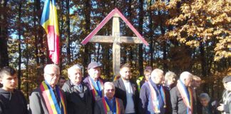 Sfinţirea troiţei ridicată în cinstea eroilor din Primul Război Mondial, în satul Trocani, comuna Dăneşti, Gorj – ,,Rugăm pe Bunul Dumnezeu să pomenească şi să aşeze în locaşul sfinţilor, al drepţilor, sufletele acestor eroi ai neamului nostru care s-au jertfit pentru ţară”!