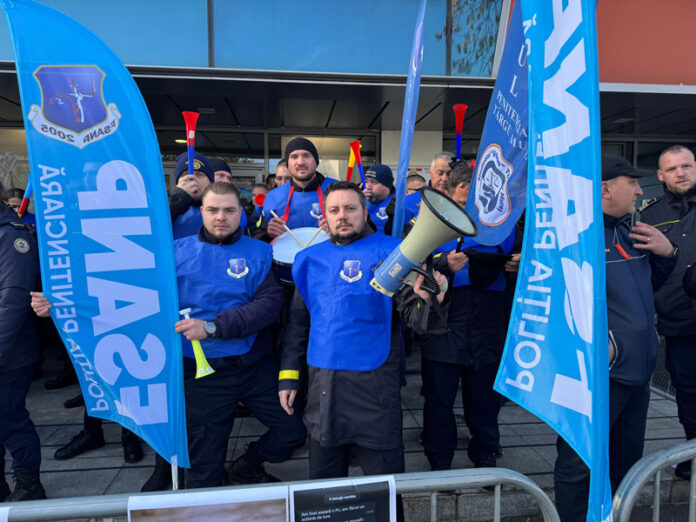 VIDEO: Angajați din Penitenciarul Târgu Jiu, la protestul de la București. Reclamă corupție, lipsă de personal și condiții proaste de muncă