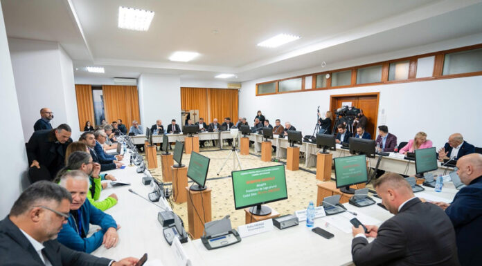 Amenajarea hidroenergetică a râului Jiu, în dezbaterile de la Gorj și Hunedoara