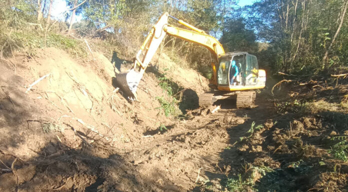 Seria decolmatării apelor din județ continuă. Lucrări pe pârâul Câlnic