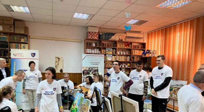 Târgu Jiu: Expoziție de pictură a tinerilor cu dizabilități de la Centrul „Christian”