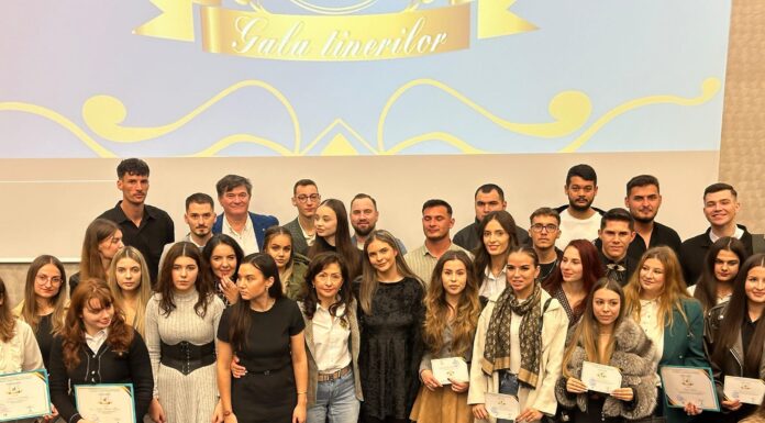 Cei mai buni elevi și studenți, premiați, la Târgu Jiu