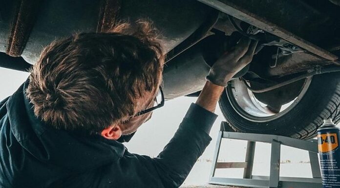 Cum să îți înveți copilul să își întrețină mașina corespunzător