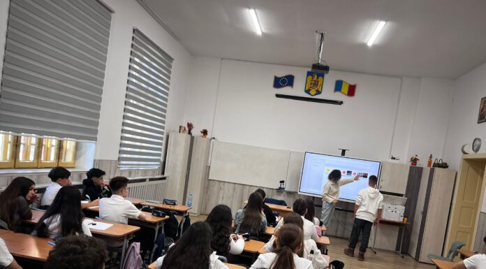Atelier de educație media la o școală din Târgu Jiu