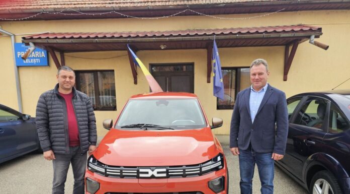 Mașini electrice noi pentru două primării din Gorj