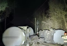 Traficul rămâne blocat în zona în care a deraiat un tren care transporta benzină