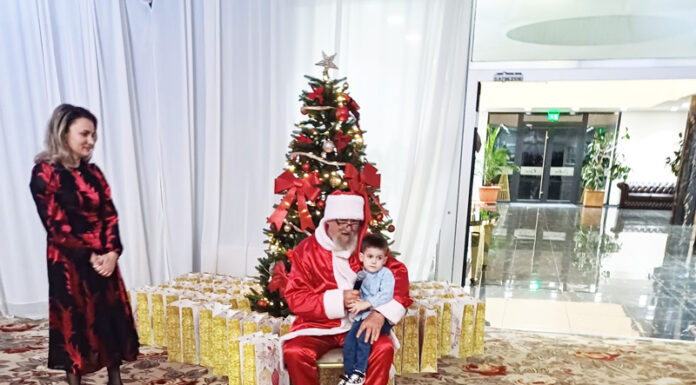 Cadouri dulci de la Moș Crăciun pentru echipele Centrului de Calcul Târgu Jiu, SNI București și cotidianului ,,Gorjeanul”