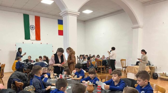 Zeci de elevi, la Atelierele lui Moș Crăciun de la Muzeul Județean