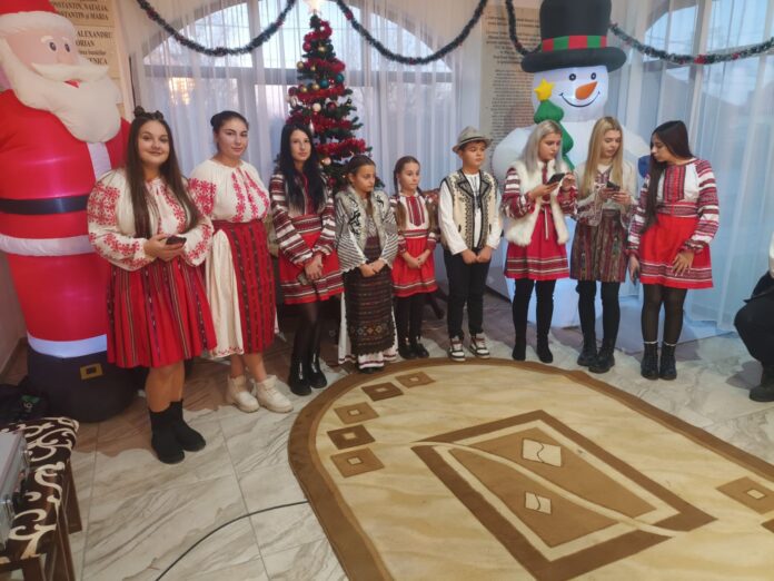 Colinde de Crăciun la biserica din Vierșani