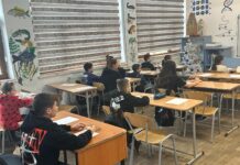 Sute de elevi la un concurs național de matematică