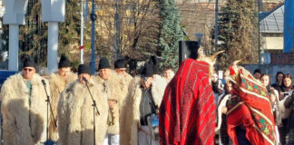 Tradițiile gorjenești prind viață la „Alaiul obiceiurilor de iarnă” de la Târgu Jiu