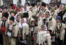 Alaiul obiceiurilor de iarnă, joi, în Piața Prefecturii din Târgu Jiu