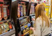 Delapidare la o sală de jocuri. A jucat banii firmei la „păcănele”