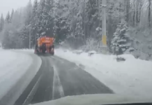 VIDEO: Utilajele de deszăpezire acționează în zonele montane