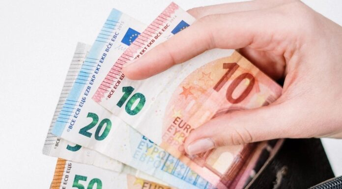 Salariul minim european intră în vigoare la 1 ianuarie