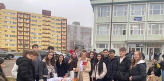 Târg caritabil la Liceul Teologic Târgu Jiu