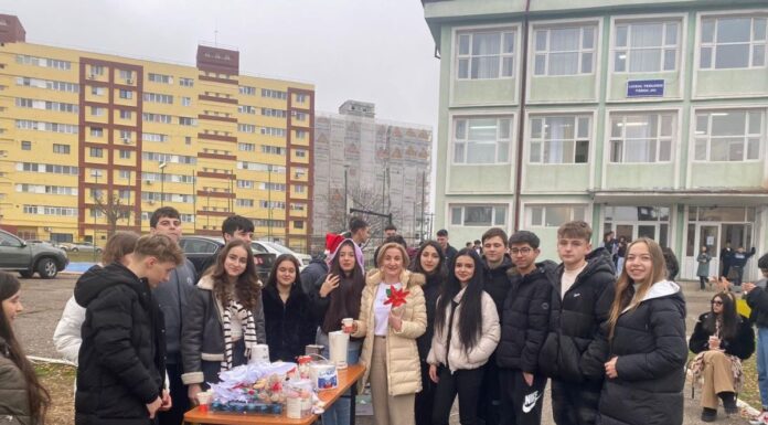 Târg caritabil la Liceul Teologic Târgu Jiu