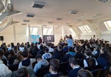 VIDEO: Tur virtual și ateliere creative la Biblioteca ,,Christian Tell”. Sute de elevi prezenți