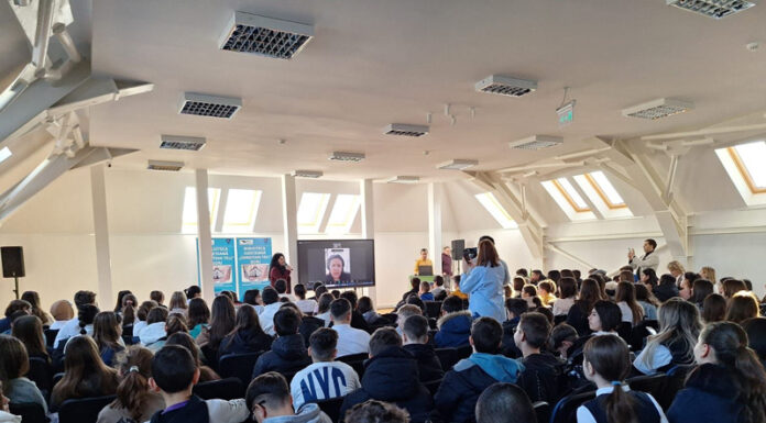 VIDEO: Tur virtual și ateliere creative la Biblioteca ,,Christian Tell”. Sute de elevi prezenți