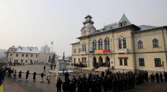 „Hai să dăm mână cu mână”, vineri, în Piața Prefecturii