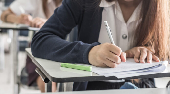 S-a încheiat consultarea publică privind planurile-cadru la liceu