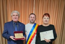Două cupluri din Rovinari, premiate de edilul Filip