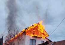 Incendiu la o casă din Dobrița. Cauza: un coș de fum neizolat corespunzător