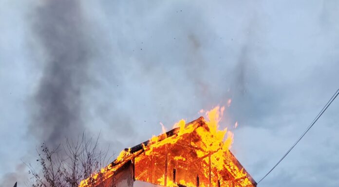 Incendiu la o casă din Dobrița. Cauza: un coș de fum neizolat corespunzător