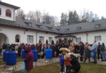 Mănăstirea «Sfânta Treime» de la Strâmba-Jiu, Oraşul Turceni a sărbătorit Botezul Domnului – Sărbătoarea Botezului Domnului, numită şi Epifania sau Teofania, este ziua în care Hristos primește botezul în râul Iordan de la Sfântul Ioan Botezătorul