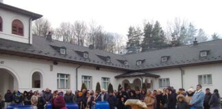 Mănăstirea «Sfânta Treime» de la Strâmba-Jiu, Oraşul Turceni a sărbătorit Botezul Domnului – Sărbătoarea Botezului Domnului, numită şi Epifania sau Teofania, este ziua în care Hristos primește botezul în râul Iordan de la Sfântul Ioan Botezătorul