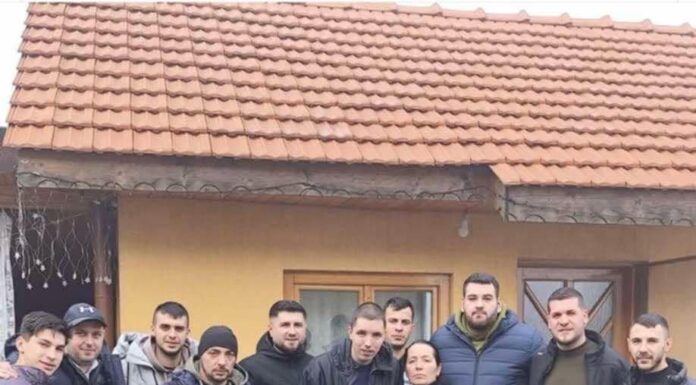 Telești: Au colindat cu Plugușorul pentru a ajuta un tânăr grav bolnav