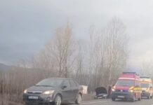 Accident la Iezureni. A intrat cu mașina în șanț