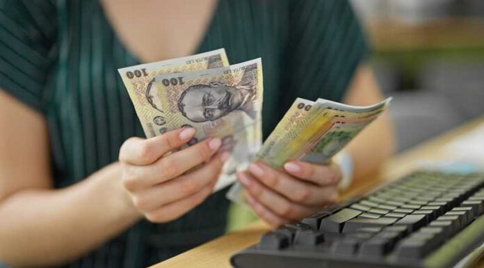 Tânără de 18 ani, cercetată după ce i-a furat banii bunicii