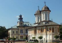 Slujbe de Te Deum în bisericile gorjene și depuneri de coroane la monumente istorice, cu prilejul împlinirii a 166 de ani de la Mica Unire