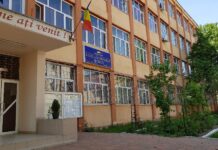 Elev înjunghiat de un coleg în curtea liceului