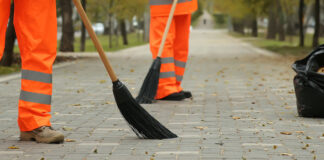 Obligat la circa 100 de ore de muncă în folosul comunității pentru amenzile neplătite