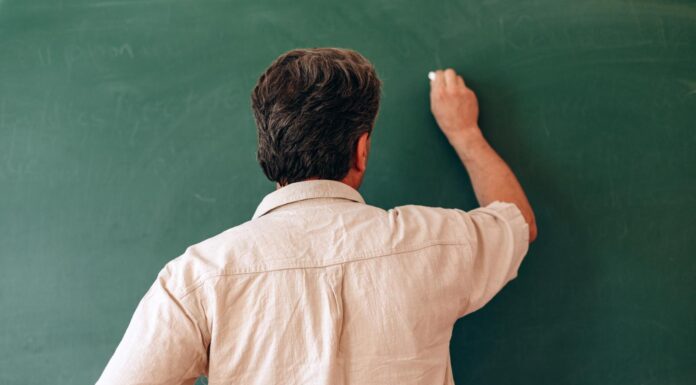 Profesorilor le vor fi evaluate anual performanțele