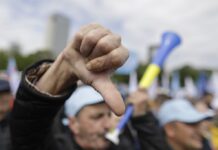 Alți 1.000 de angajați în stradă