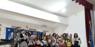 La Scoarța s-a desfășurat ediția a V-a a Festivalului Județean „Trăiască România dodoloață și unită!”