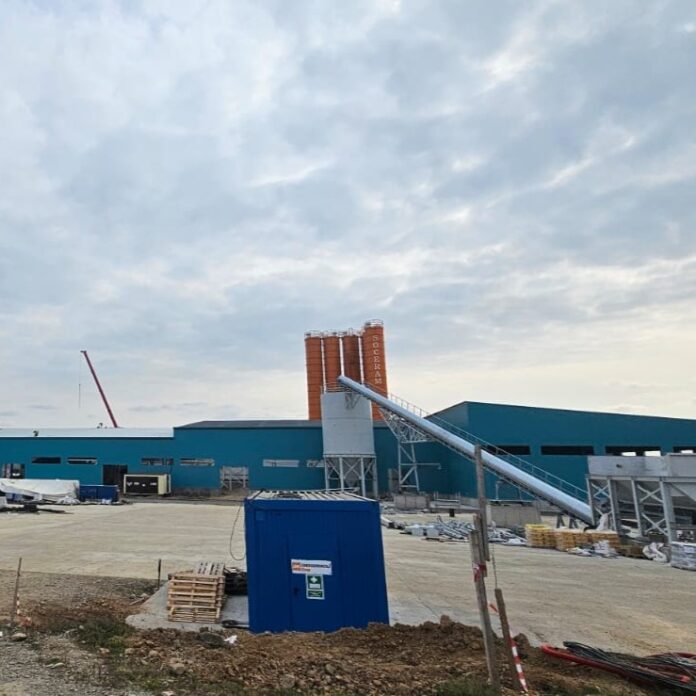 O sută de locuri de muncă la fabrica Soceram de la Cărbunești