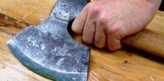 Lovit cu toporișca în cap din cauza unei biciclete