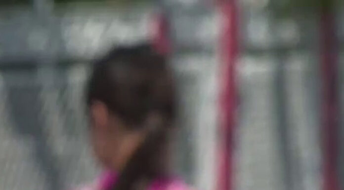 Plină de vânătăi la 7 ani! Bătută de tatăl nervos!