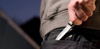 A mers la biserică înarmat cu un cuțit pentru a-și amenința soția. Pedeapsa primită!