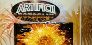 Condamnat pentru vânzarea de artificii în parcarea unui magazin