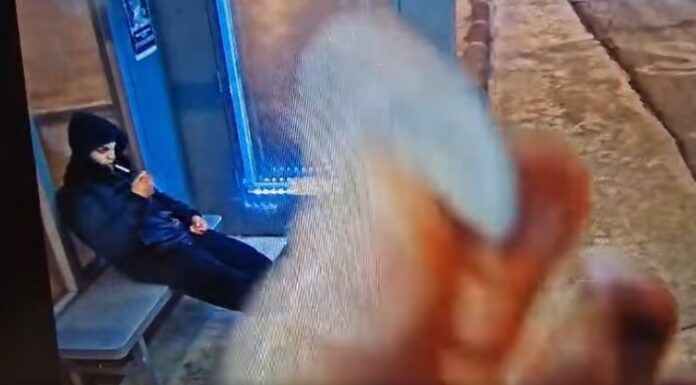 Tânăr căutat de poliție pentru guma lipită pe camera de supraveghere