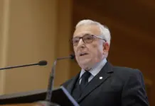 Un euro ar putea depăși 5 lei