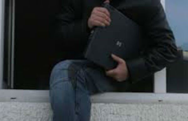 Bărbat din Târgu Jiu, cercetat după ce a furat un laptop