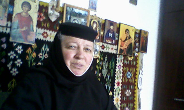 Maica Stareţă Marina GLIGOR Stavrofora, de la Mănăstirea «Sfânta Treime» Strâmba-Jiu, Oraşul Turceni, a trecut la Domnul! – ,,Dacă noi facem un pas către Dumnezeu, El face zece pași către noi”! (Maica Stareţă Marina)